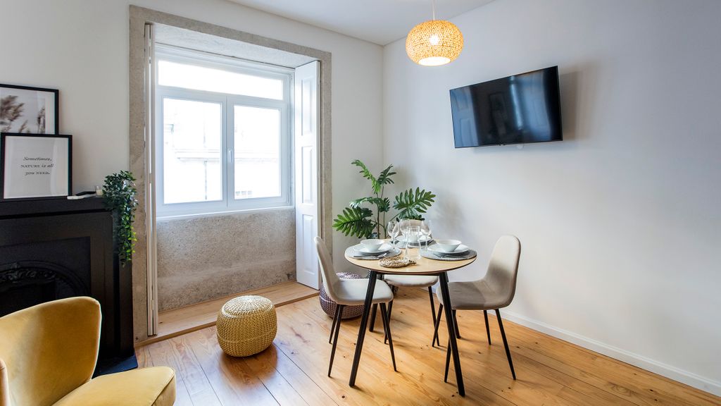 Mouzinho Studio w/ AC in City Center by LovelyStay