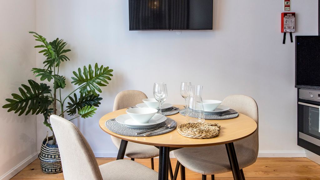Mouzinho Studio w/ AC in City Center by LovelyStay