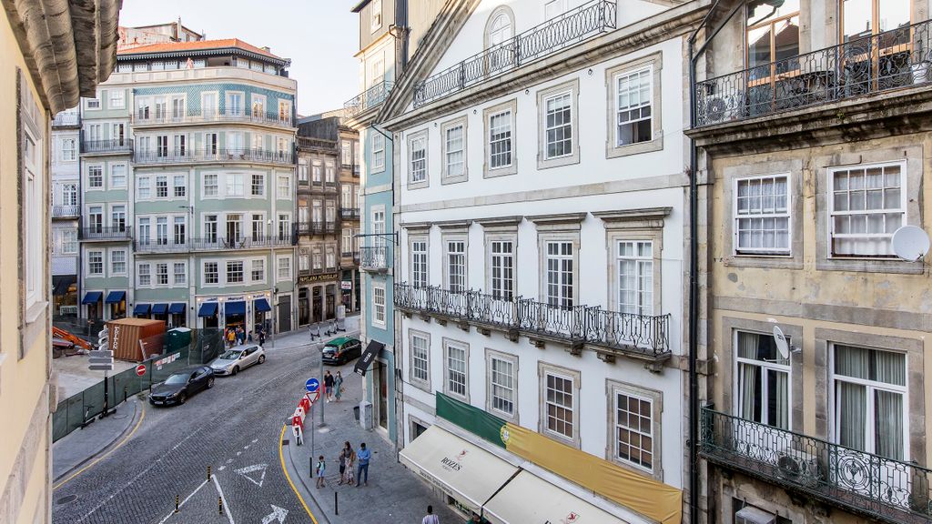 Mouzinho Studio w/ AC in City Center by LovelyStay