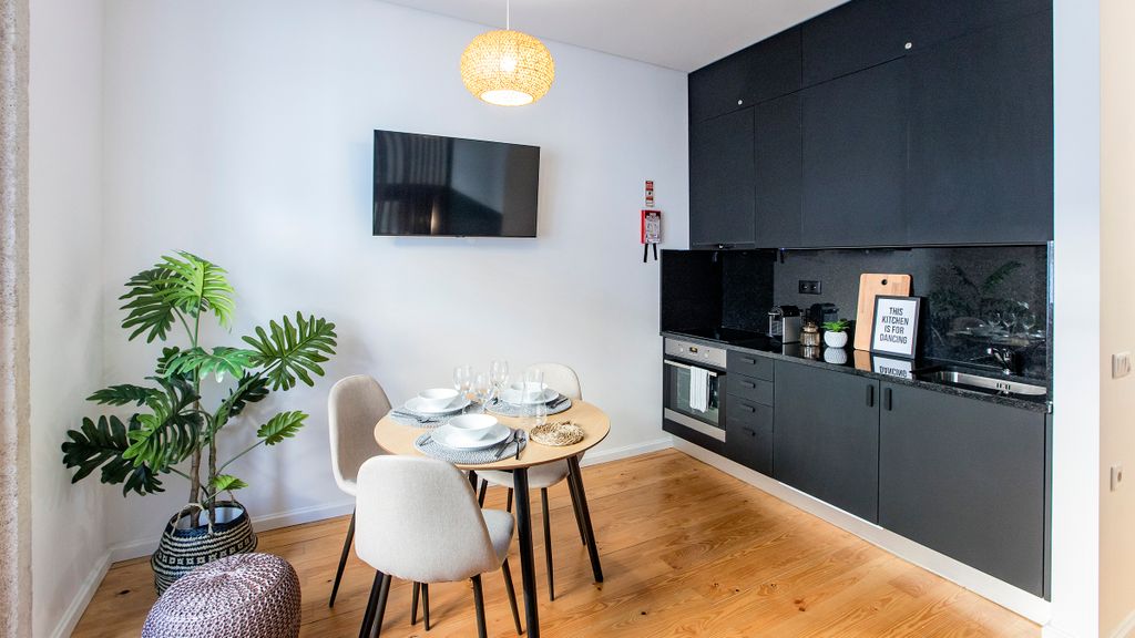 Mouzinho Studio w/ AC in City Center by LovelyStay