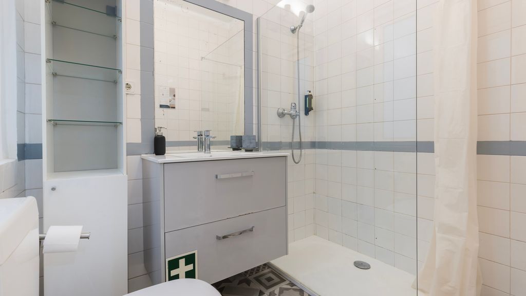 2BDR Apt with Full Kitchen on Avenida da Liberdade