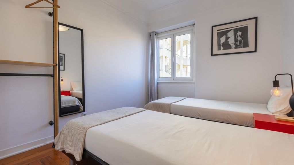 2BDR Apt with Full Kitchen on Avenida da Liberdade