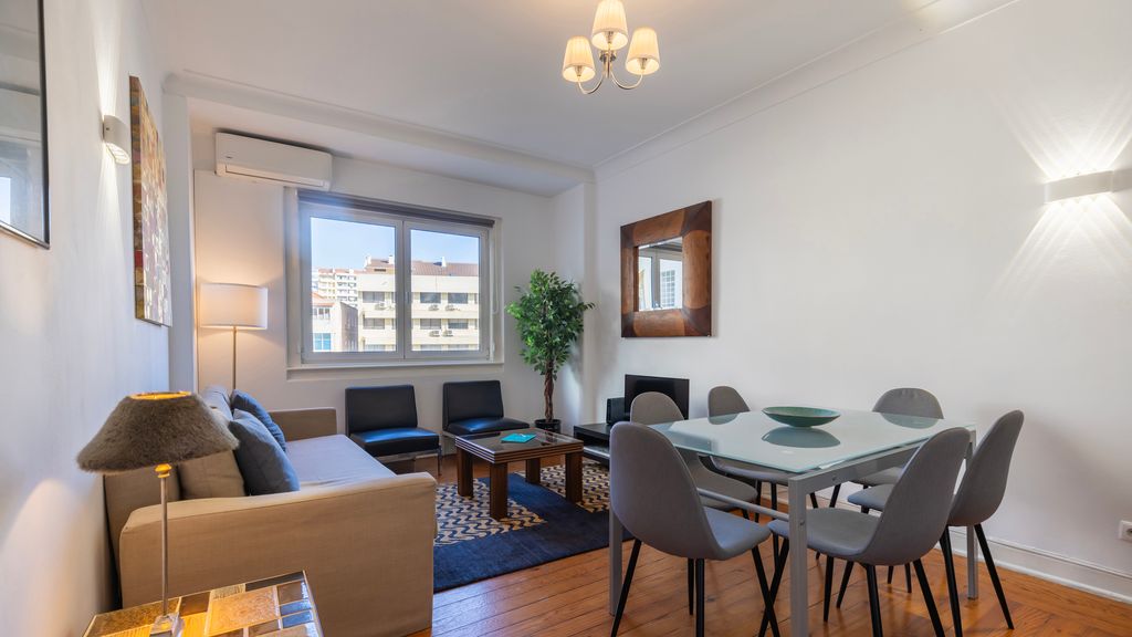 2BDR Apt with Full Kitchen on Avenida da Liberdade