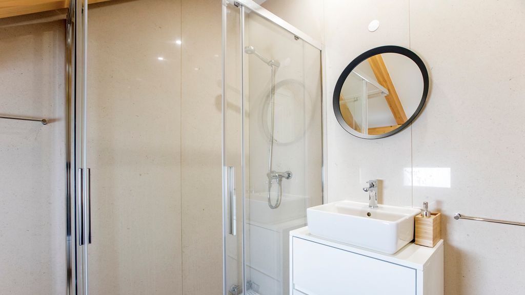 Bright 3BR Flat w/ AC in City Center by LovelyStay