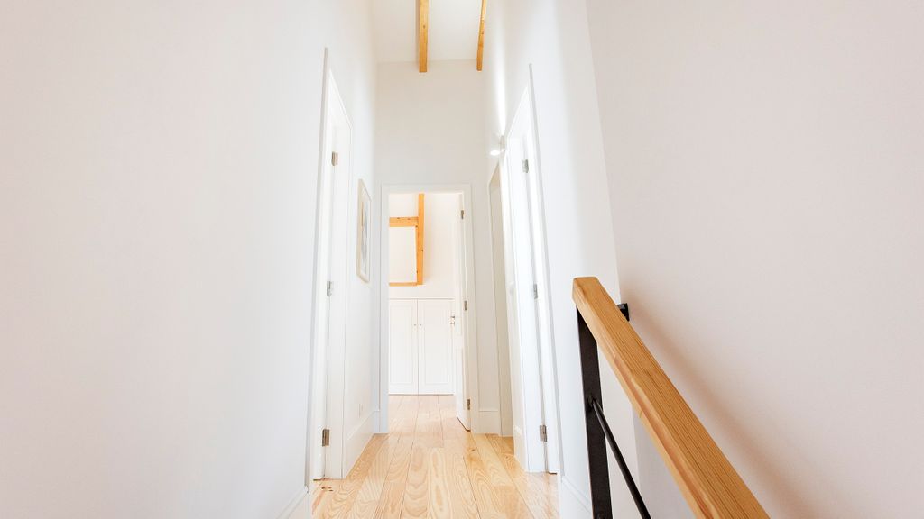 Bright 3BR Flat w/ AC in City Center by LovelyStay