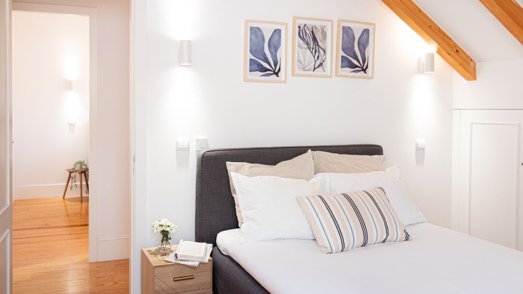 Bright 3BR Flat w/ AC in City Center by LovelyStay