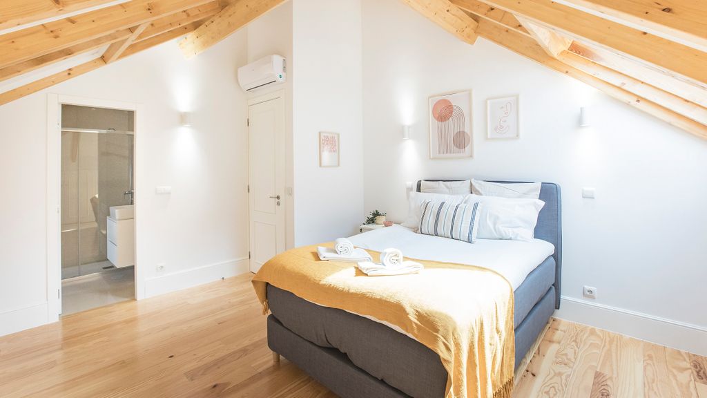 Bright 3BR Flat w/ AC in City Center by LovelyStay