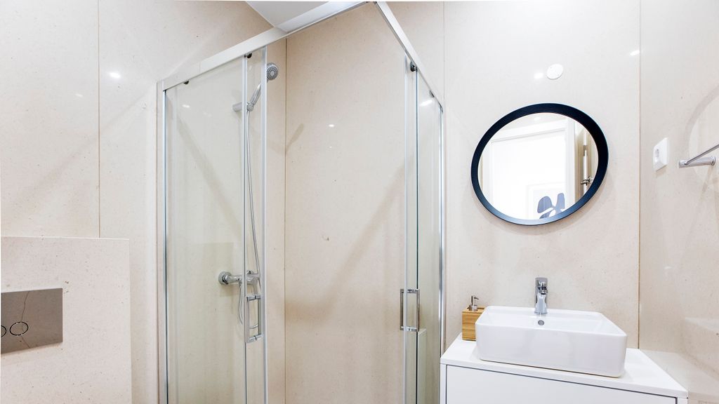 Bright 3BR Flat w/ AC in City Center by LovelyStay