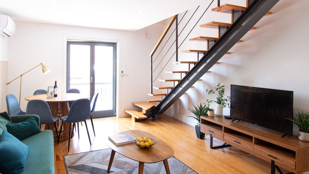 Bright 3BR Flat w/ AC in City Center by LovelyStay