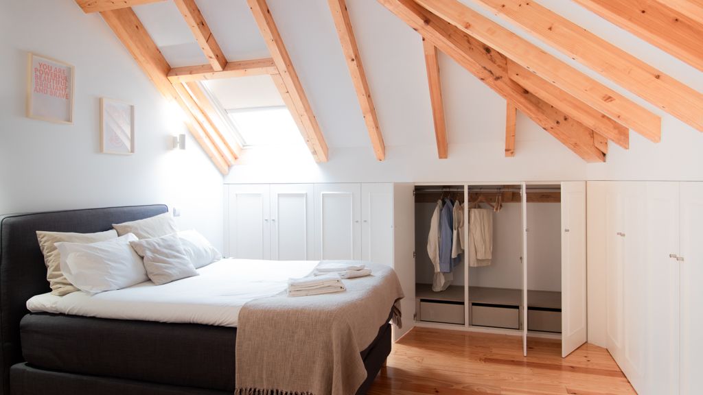 Bright 3BR Flat w/ AC in City Center by LovelyStay