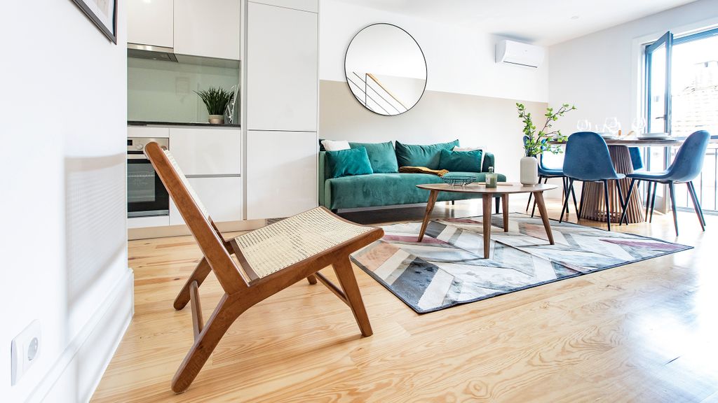 Bright 3BR Flat w/ AC in City Center by LovelyStay