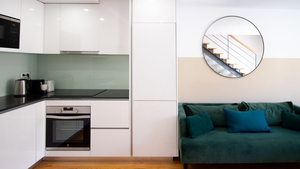 Bright 3BR Flat w/ AC in City Center by LovelyStay