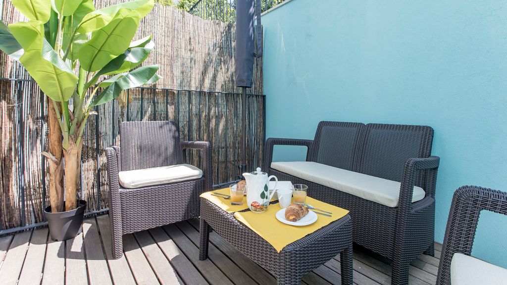 Central Studio w/ Pool & Patio by LovelyStay