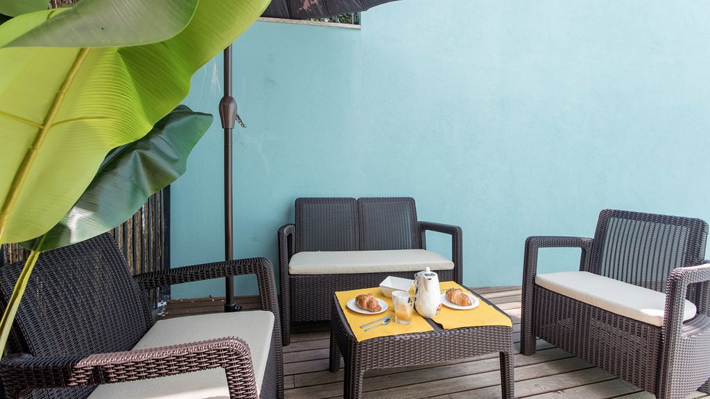 Central Studio w/ Pool & Patio by LovelyStay
