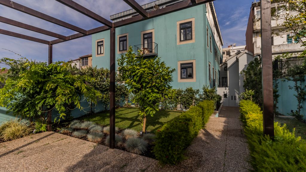 Central Studio w/ Pool & Patio by LovelyStay