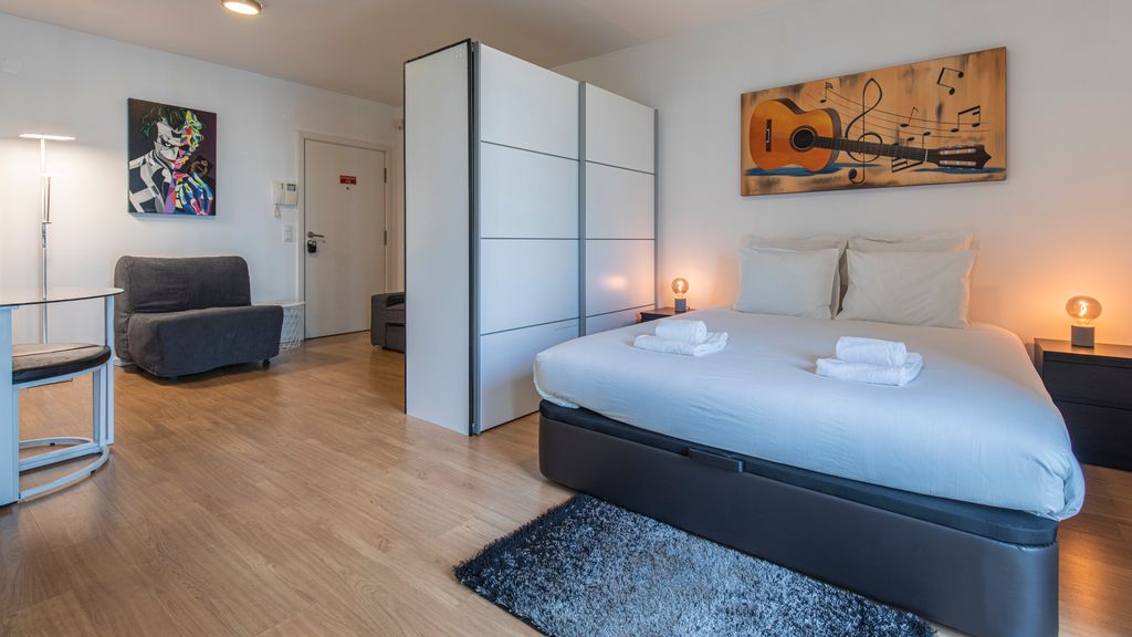 1BDR Flat w/ Balcony & Parking by LovelyStay