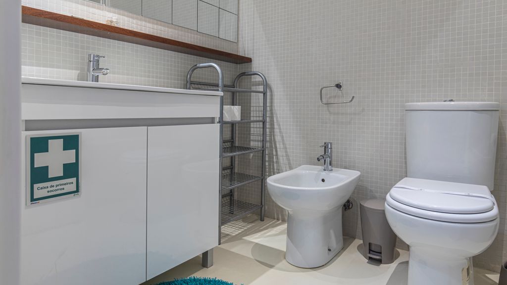 1BDR Flat w/ Balcony & Parking by LovelyStay