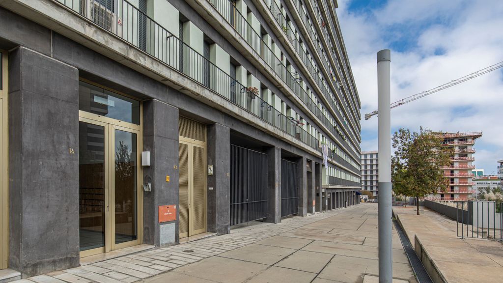 1BDR Flat w/ Balcony & Parking by LovelyStay