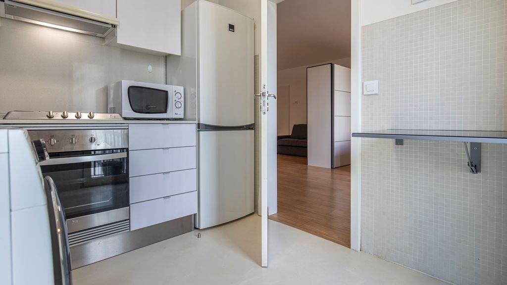 1BDR Flat w/ Balcony & Parking by LovelyStay