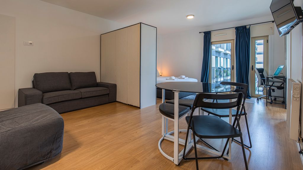 1BDR Flat w/ Balcony & Parking by LovelyStay