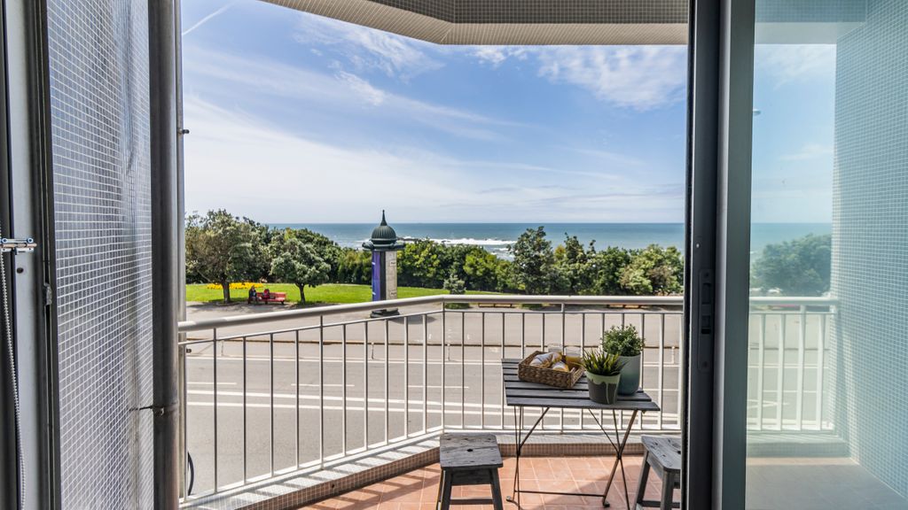 Porto Beach Apartment by LovelyStay