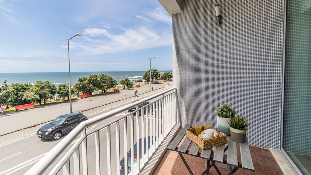 Porto Beach Apartment by LovelyStay