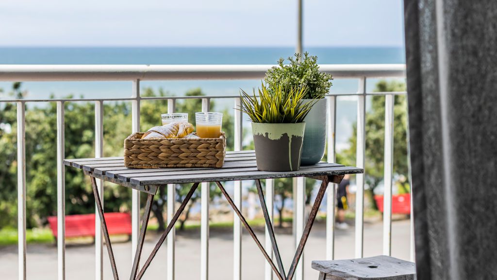 Porto Beach Apartment by LovelyStay