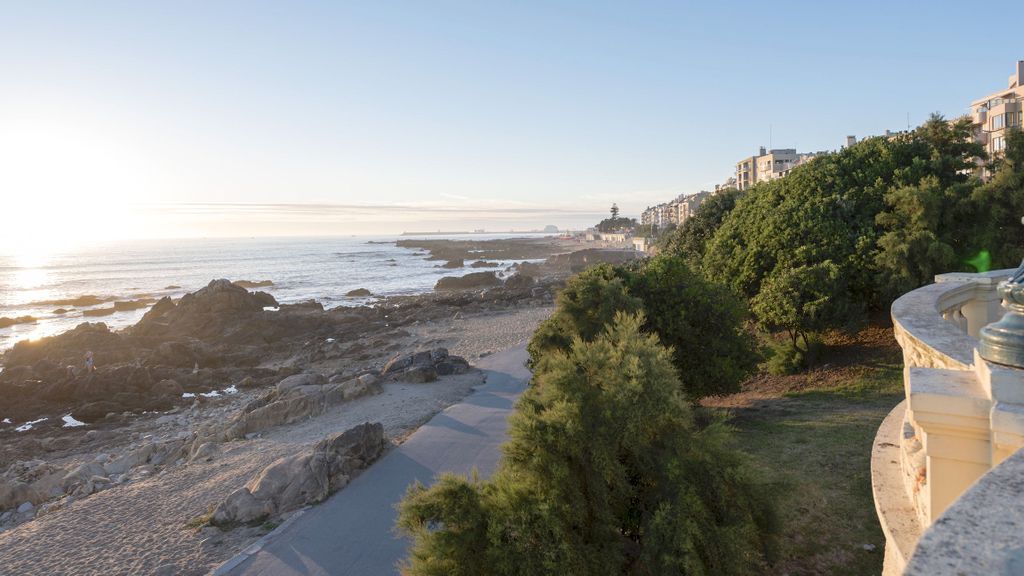 Porto Beach Apartment by LovelyStay