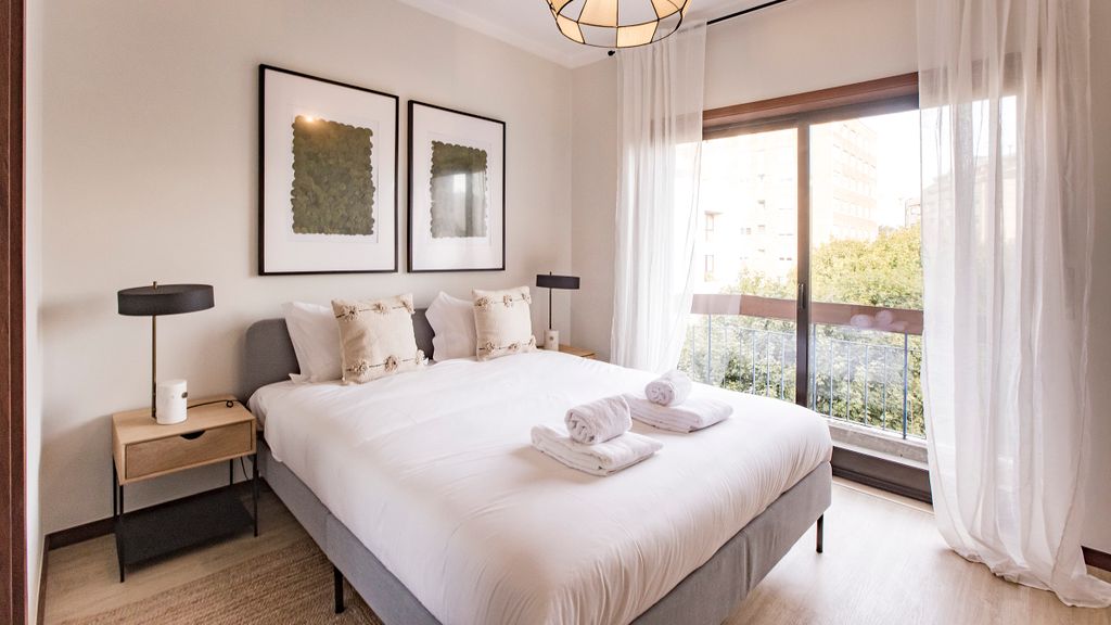 2BR Flat in Bonfim w/ AC & Balcony by LovelyStay