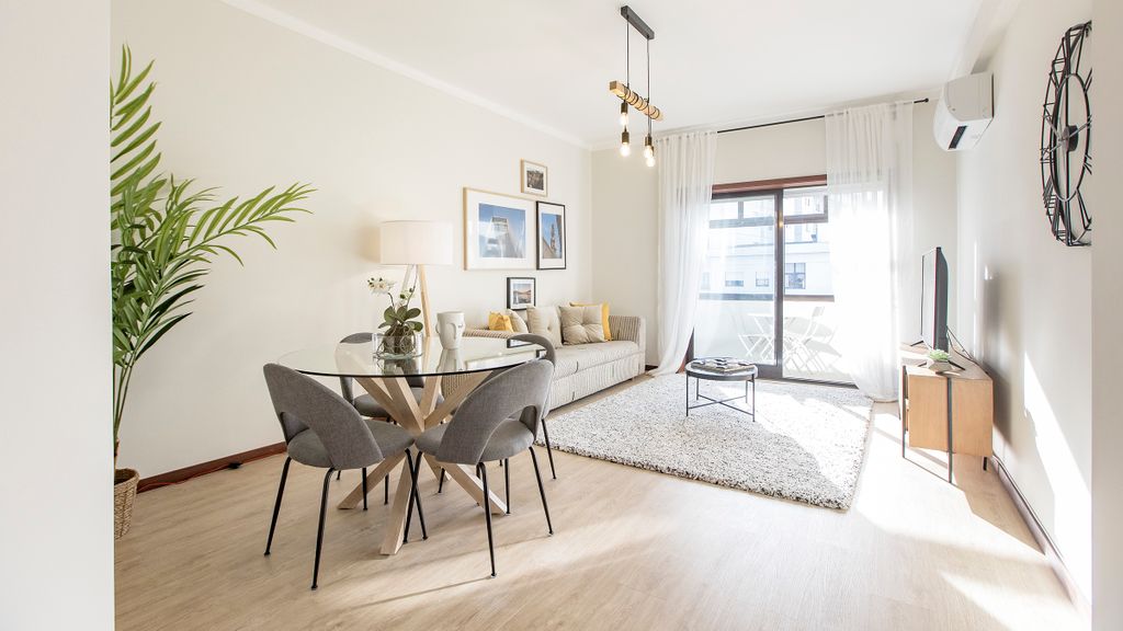 2BR Flat in Bonfim w/ AC & Balcony by LovelyStay