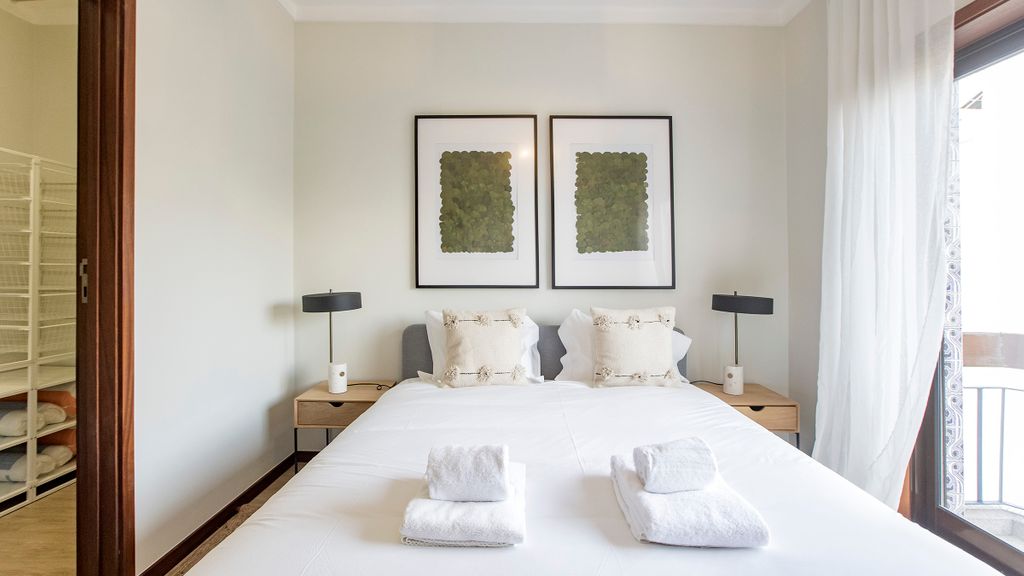 2BR Flat in Bonfim w/ AC & Balcony by LovelyStay