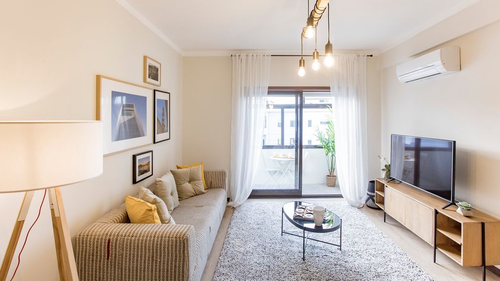 2BR Flat in Bonfim w/ AC & Balcony by LovelyStay
