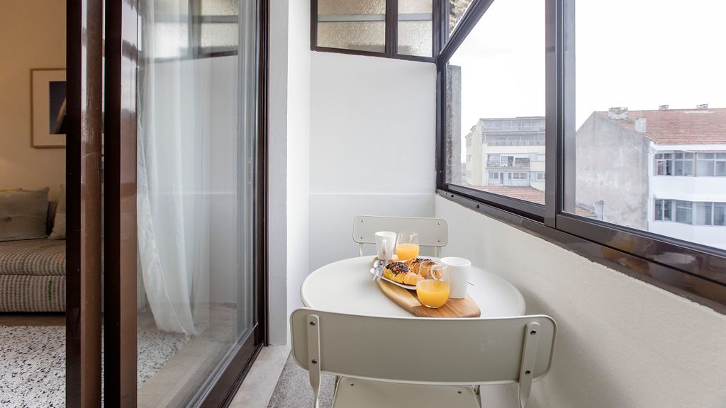 2BR Flat in Bonfim w/ AC & Balcony by LovelyStay