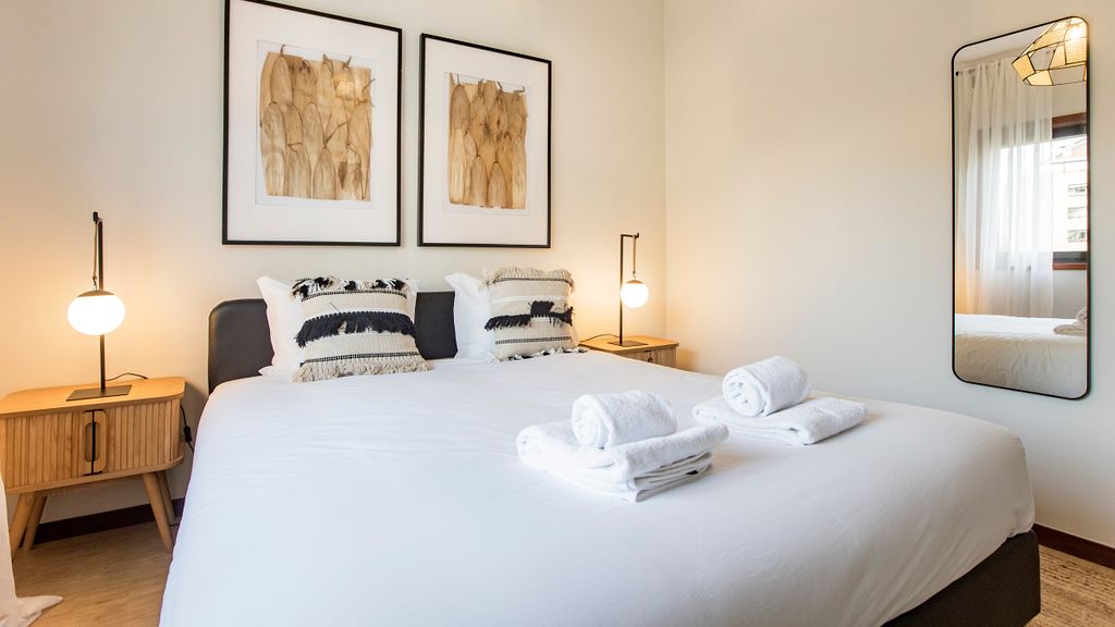 2BR Flat in Bonfim w/ AC & Balcony by LovelyStay