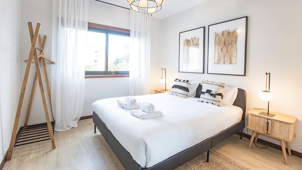 2BR Flat in Bonfim w/ AC & Balcony by LovelyStay