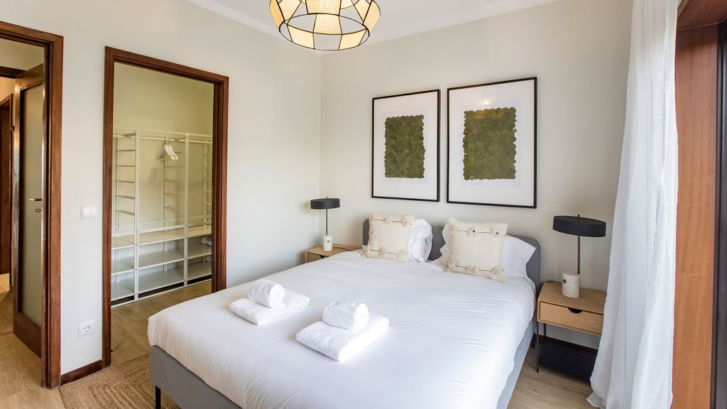 2BR Flat in Bonfim w/ AC & Balcony by LovelyStay