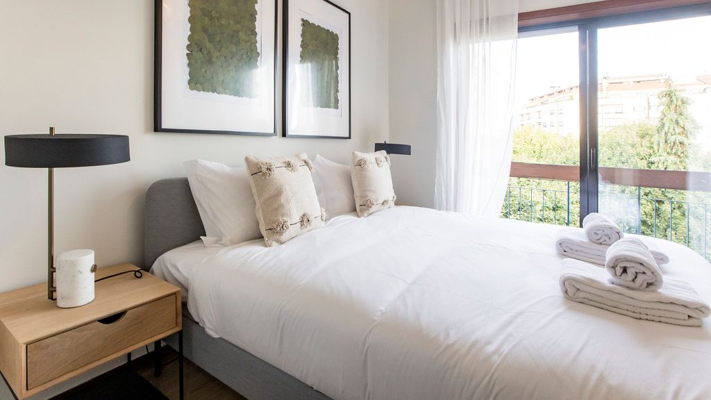 2BR Flat in Bonfim w/ AC & Balcony by LovelyStay