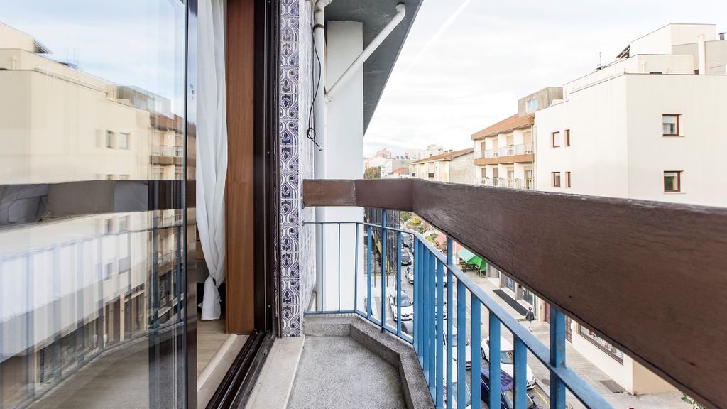 2BR Flat in Bonfim w/ AC & Balcony by LovelyStay