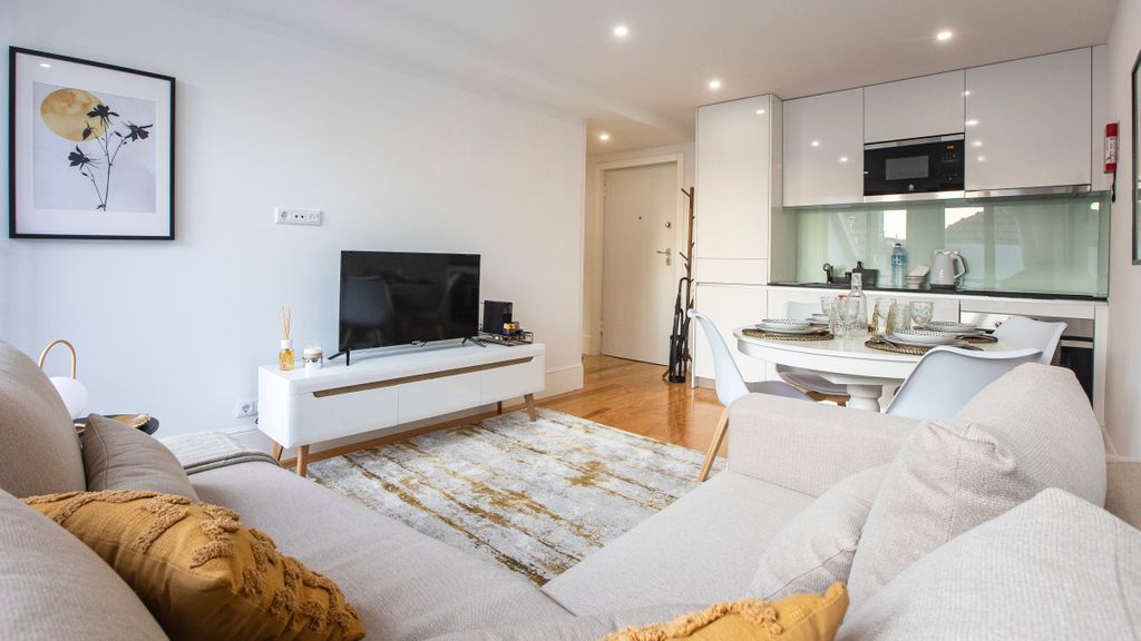City Center 2BR Flat w/ AC by LovelyStay