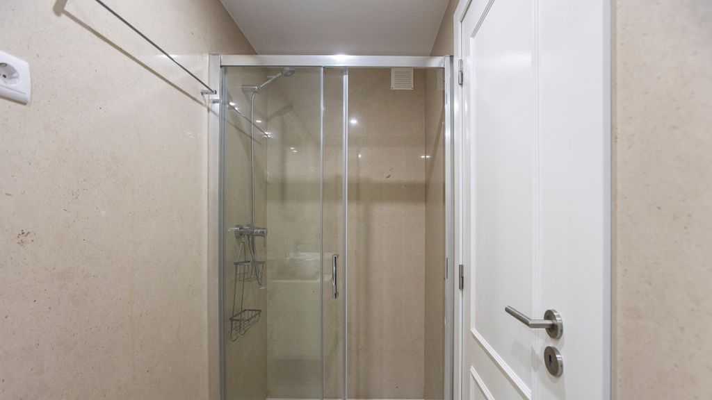 City Center 2BR Flat w/ AC by LovelyStay