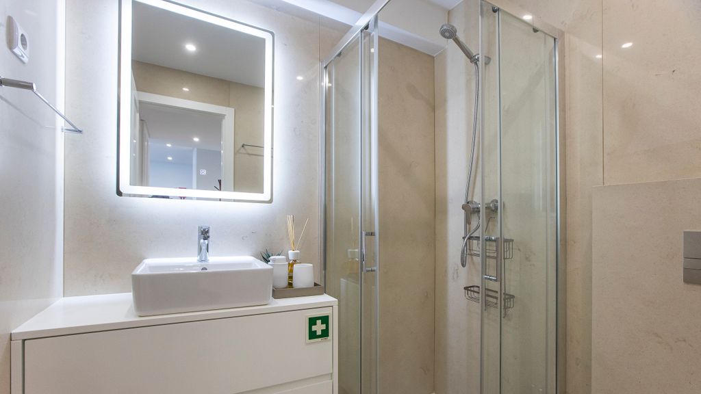 City Center 2BR Flat w/ AC by LovelyStay