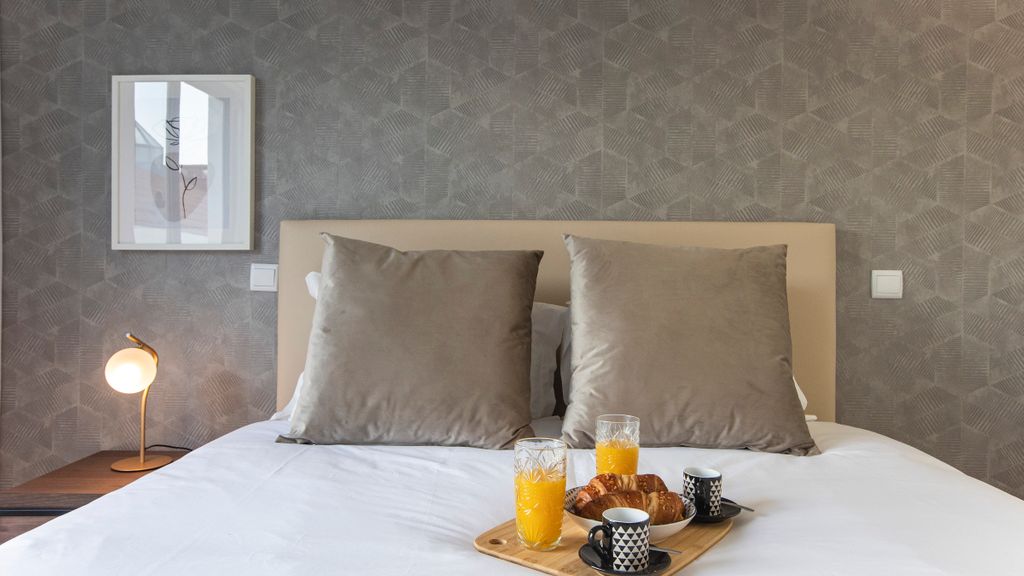 City Center 2BR Flat w/ AC by LovelyStay