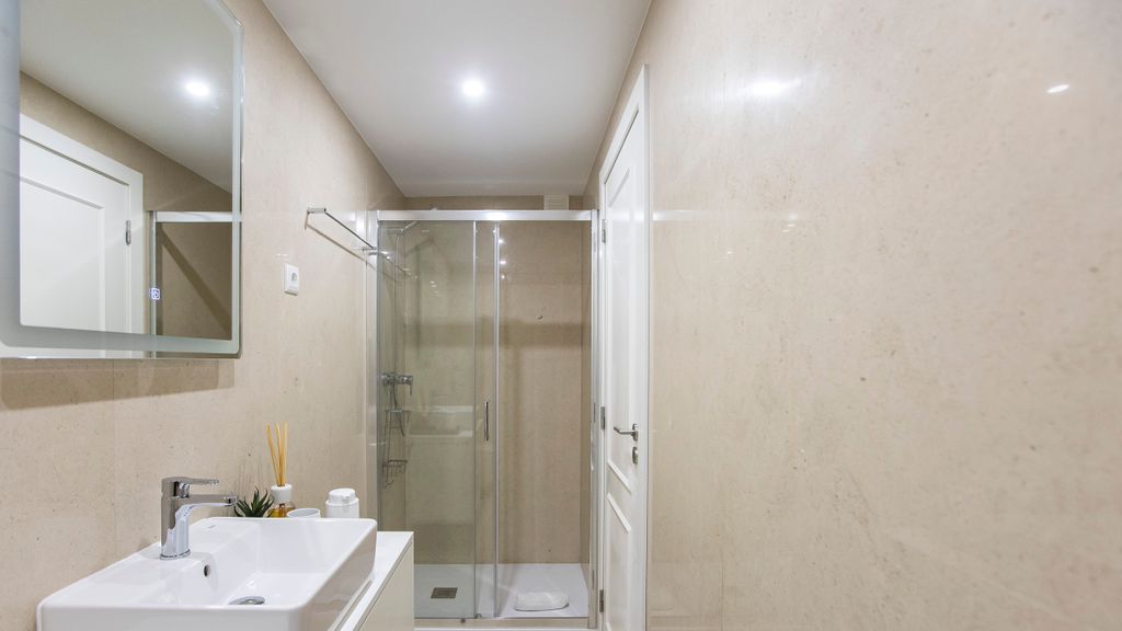 City Center 2BR Flat w/ AC by LovelyStay