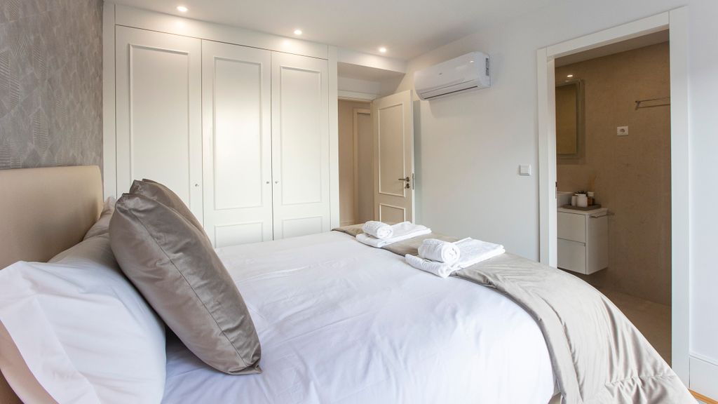 City Center 2BR Flat w/ AC by LovelyStay