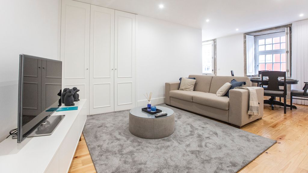 Elegant Downtown 1BR Flat w/ AC by LovelyStay