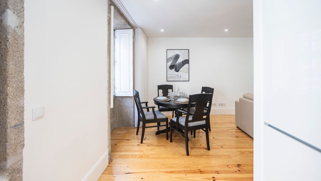 Elegant Downtown 1BR Flat w/ AC by LovelyStay