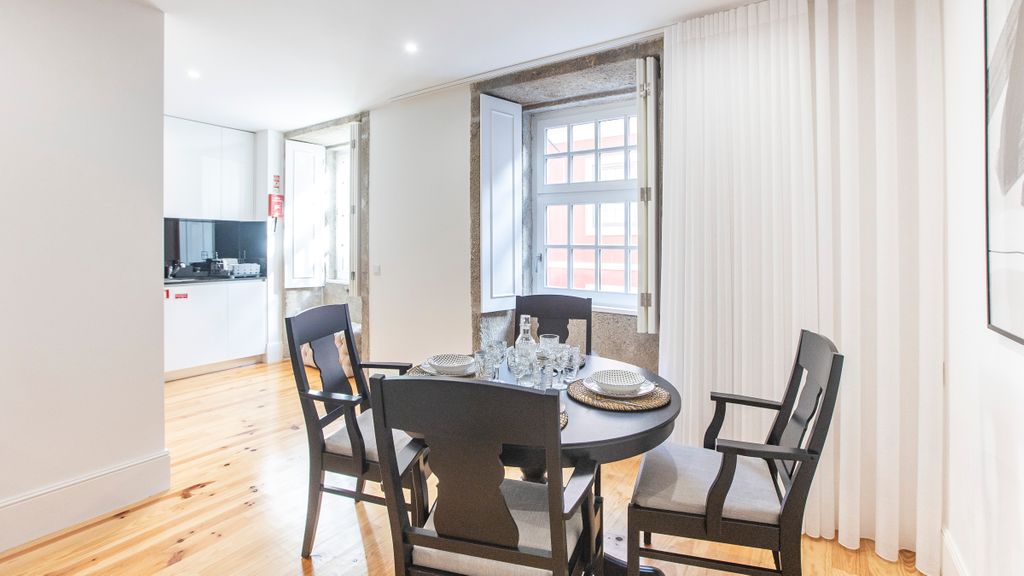Elegant Downtown 1BR Flat w/ AC by LovelyStay