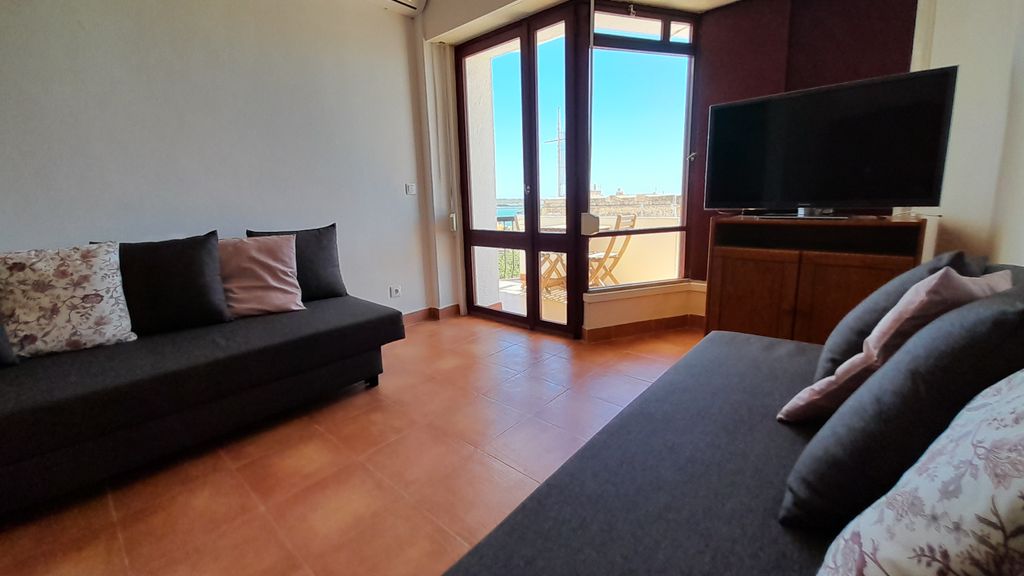 Fortaleza 1BDR Apartment W/Balcony by LovelyStay