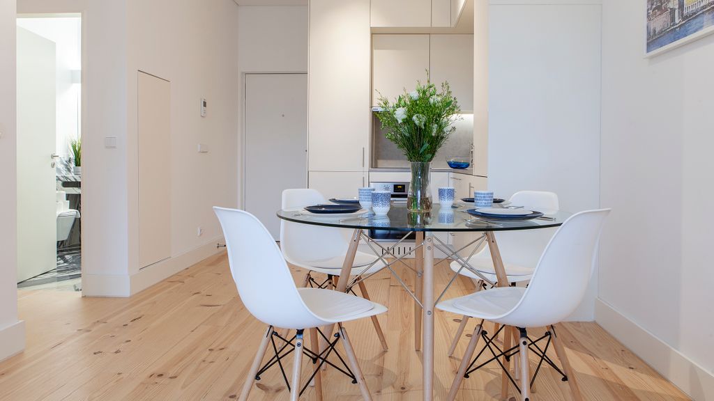 Modern One‑Bedroom Flat with Kitchen by LovelyStay