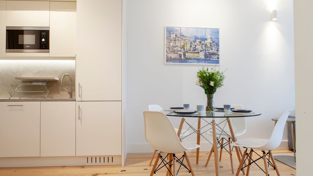 Modern One‑Bedroom Flat with Kitchen by LovelyStay